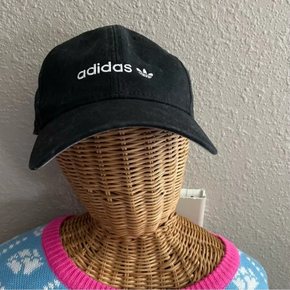Adidas Black 🧢 baseball cap. Gently used very nice condition. Unisex - Picture 5 of 5